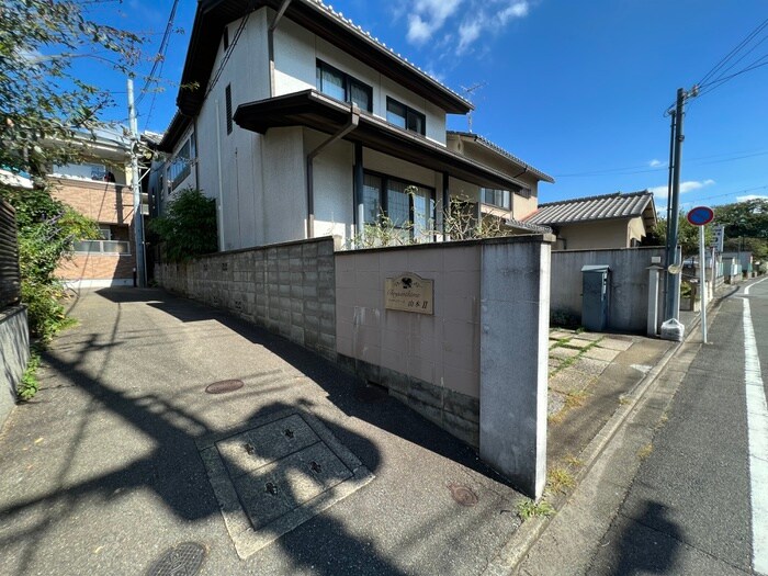 物件外観写真5　(エントランス部分)