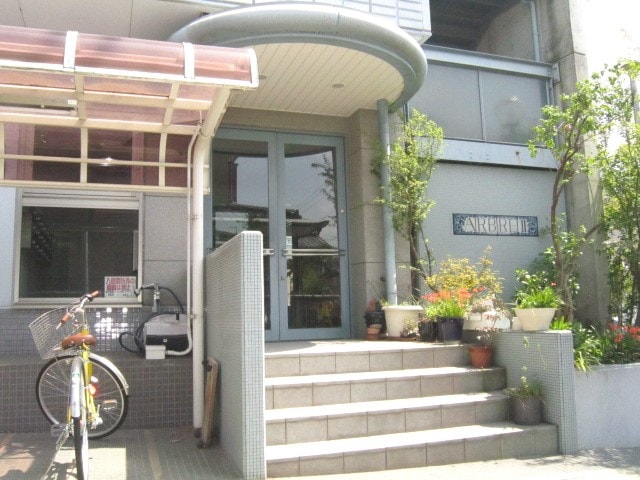 物件外観写真3　(エントランス部分)