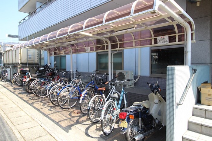 物件外観写真4　(駐輪場)