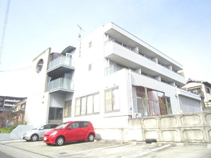 物件外観写真5　(駐車場)