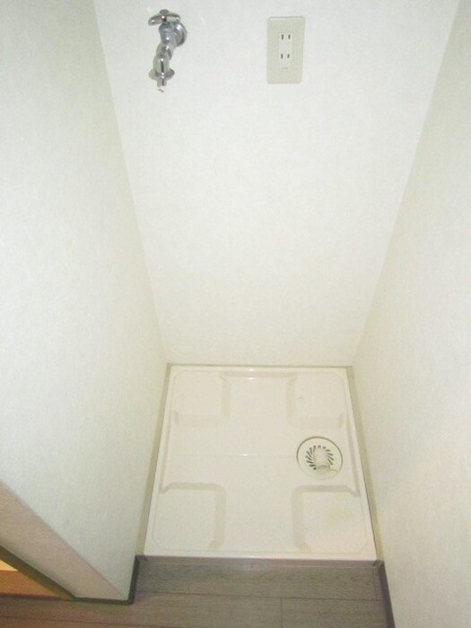 物件内観写真11　(洗濯機置場)