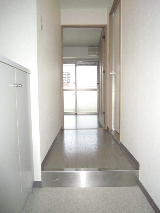 物件内観写真13　(玄関)