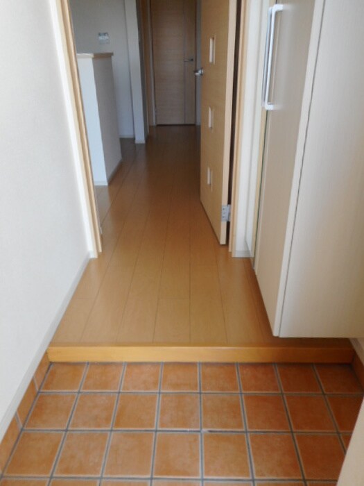 物件内観写真7　(玄関)