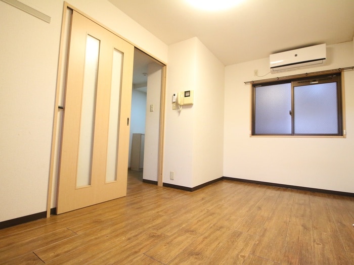 物件内観写真4　(居室)