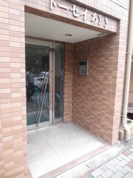 物件外観写真3　(エントランス部分)