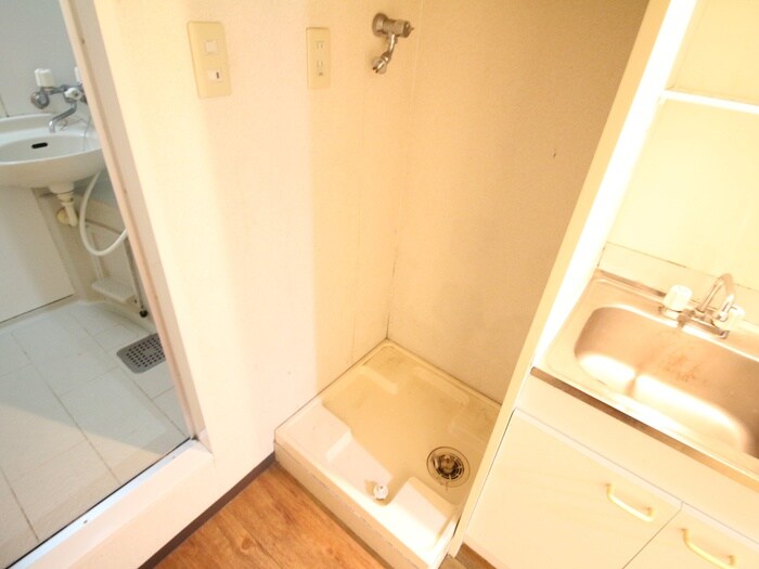 物件内観写真10　(洗濯機置場)