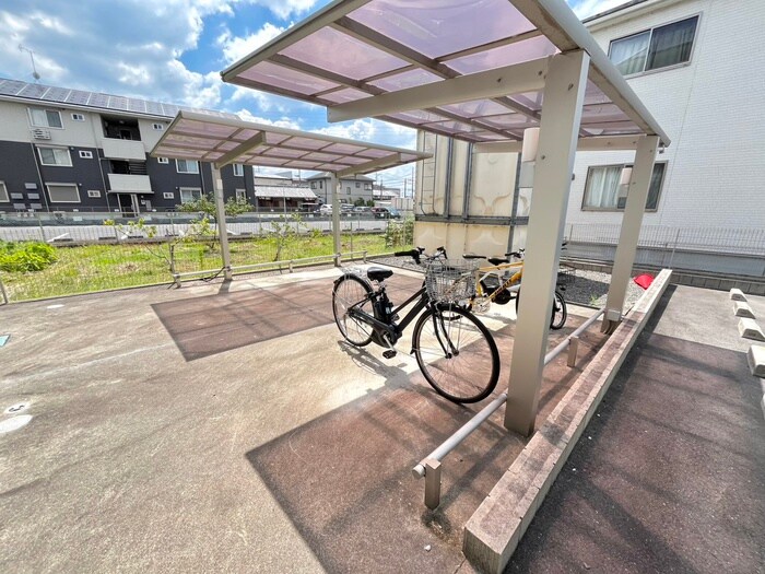 物件外観写真5　(駐輪場)