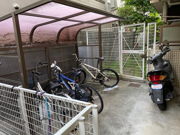 物件外観写真6　(駐輪場)