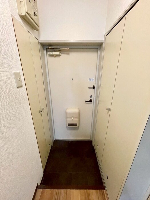 物件内観写真12　(玄関)