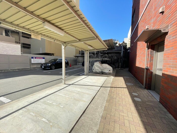 物件外観写真3　(駐輪場)