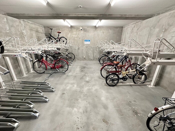 物件外観写真4　(駐輪場)