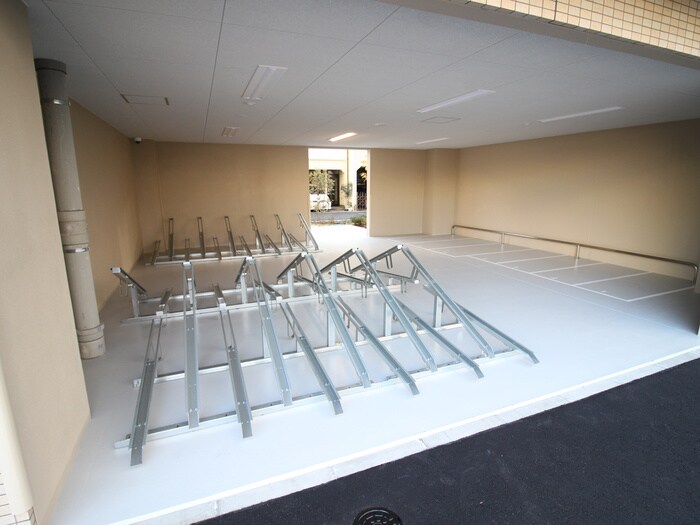 物件外観写真4　(駐輪場)