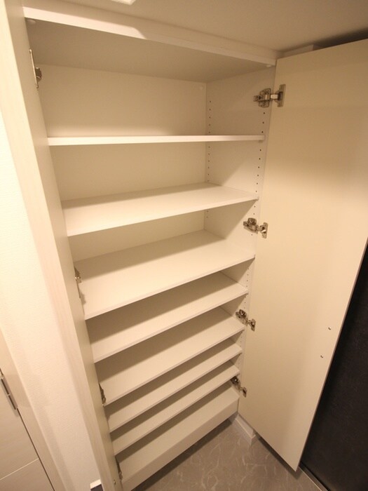 物件内観写真17　(靴箱)