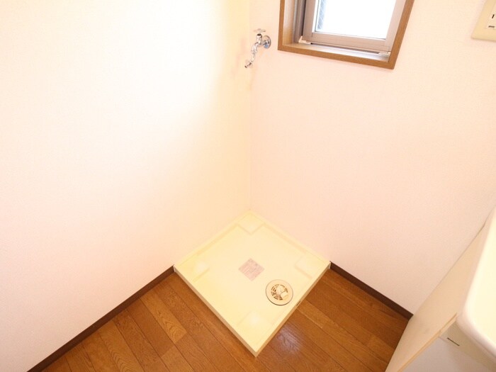 物件内観写真13　(洗濯機置場)