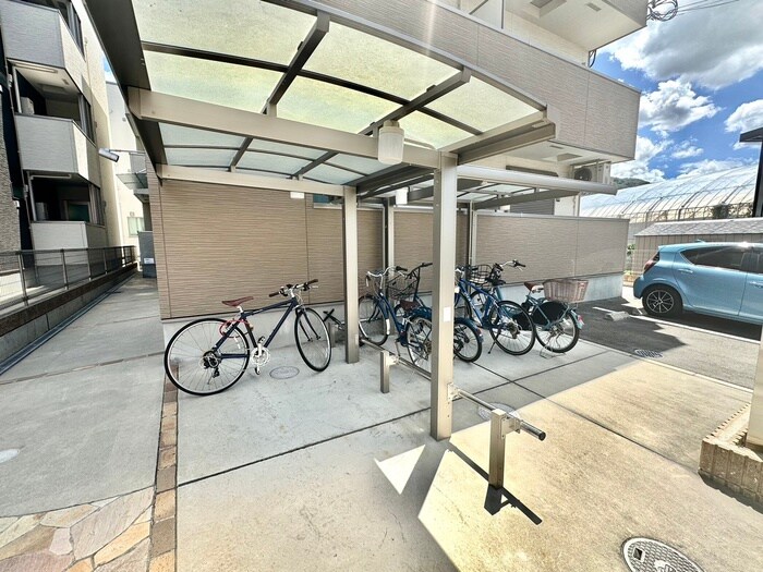 物件外観写真5　(駐輪場)
