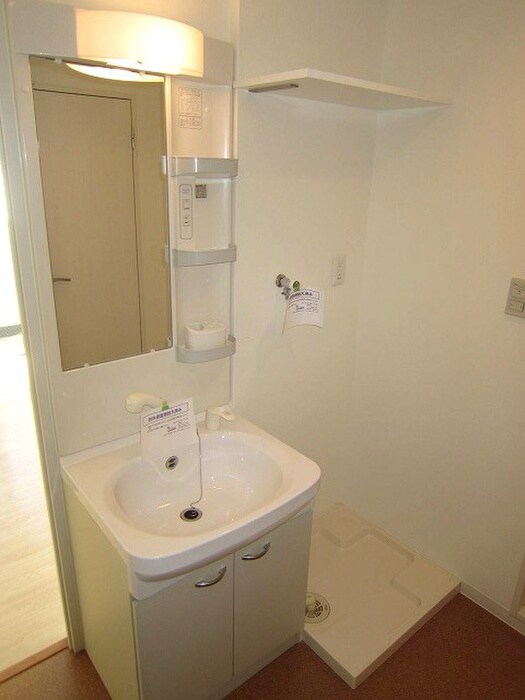 物件内観写真16　(洗濯機置場)