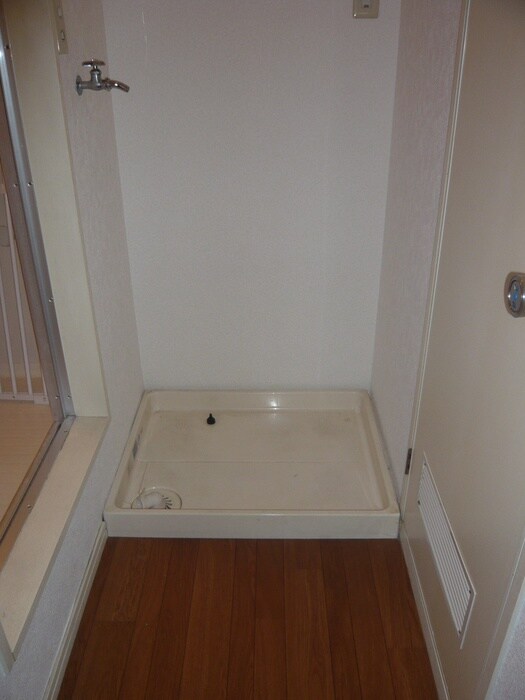 物件内観写真15　(洗濯機置場)