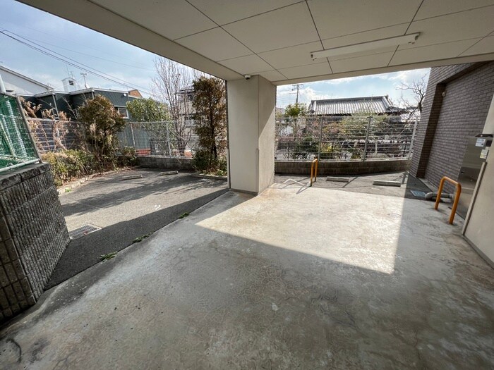 物件外観写真4　(駐車場)