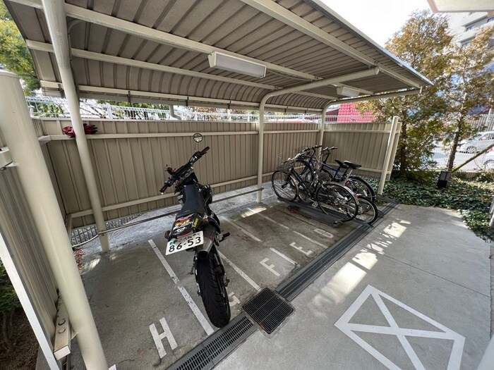 物件外観写真5　(駐輪場)