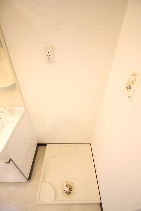 物件内観写真11　(洗濯機置場)