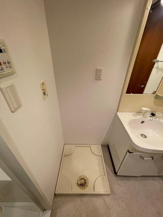 物件内観写真12　(洗濯機置場)