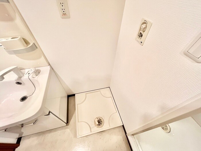 物件内観写真14　(洗濯機置場)