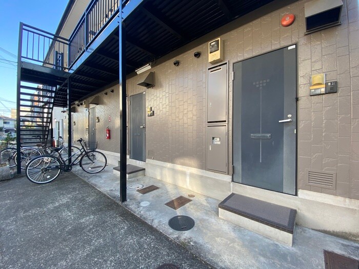物件外観写真6　(エントランス部分)