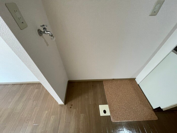 物件内観写真13　(洗濯機置場)