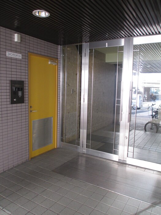 物件外観写真4　(エントランス部分)