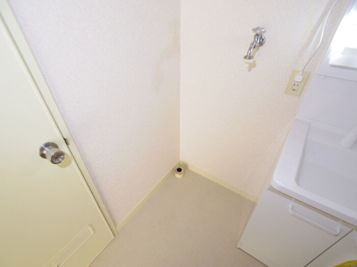 物件内観写真15　(洗濯機置場)