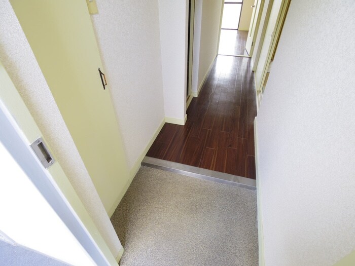 物件内観写真19　(玄関)