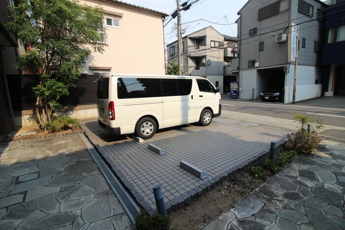 物件外観写真6　(駐車場)