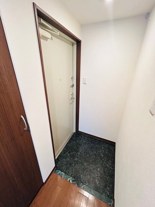 物件内観写真7　(玄関)