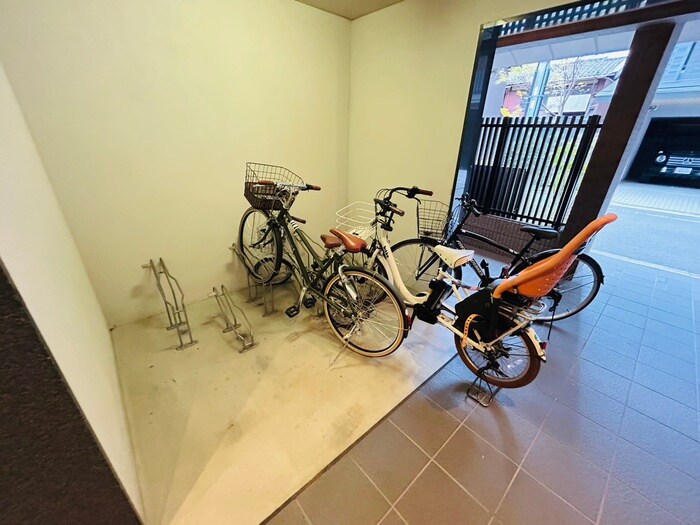 物件外観写真3　(駐輪場)