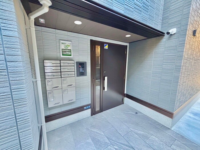 物件外観写真4　(エントランス部分)
