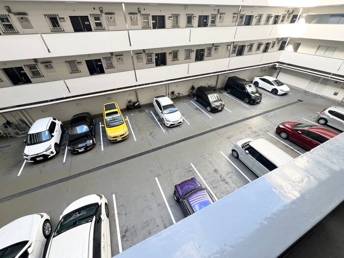 物件外観写真4　(駐車場)