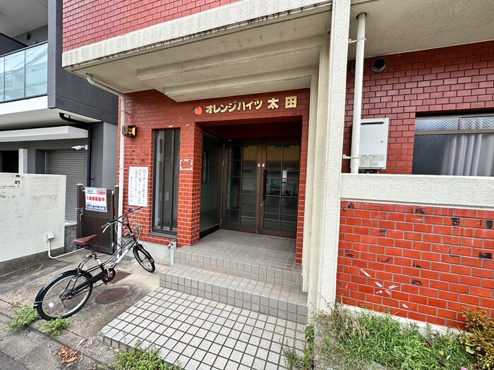 物件外観写真2　(エントランス部分)