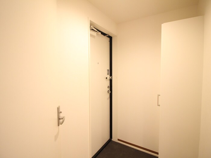物件内観写真18　(玄関)