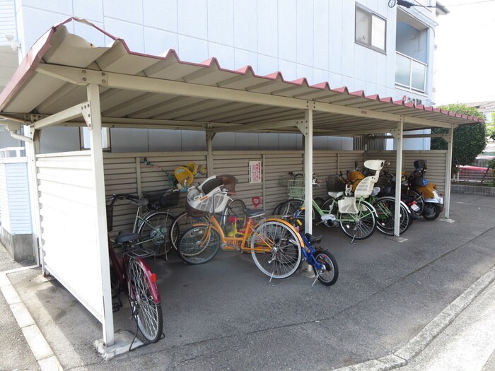 物件外観写真3　(駐輪場)