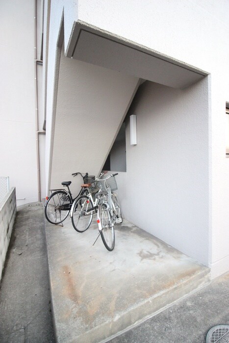 物件外観写真5　(駐輪場)