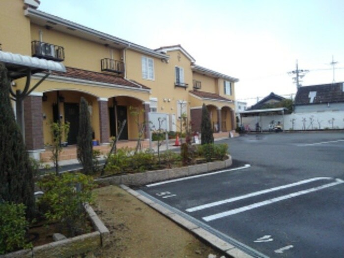 物件外観写真4　(駐車場)