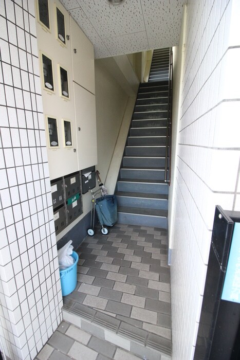 物件外観写真4　(エントランス部分)