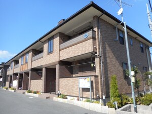 レジデンスイナリＢ棟外観写真