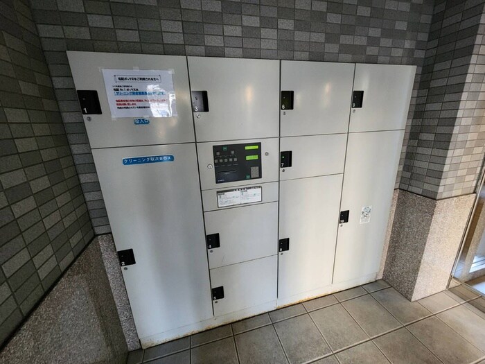 物件外観写真4　(エントランス部分)