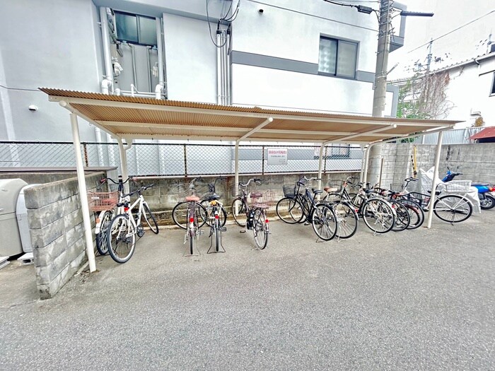 物件外観写真4　(駐輪場)