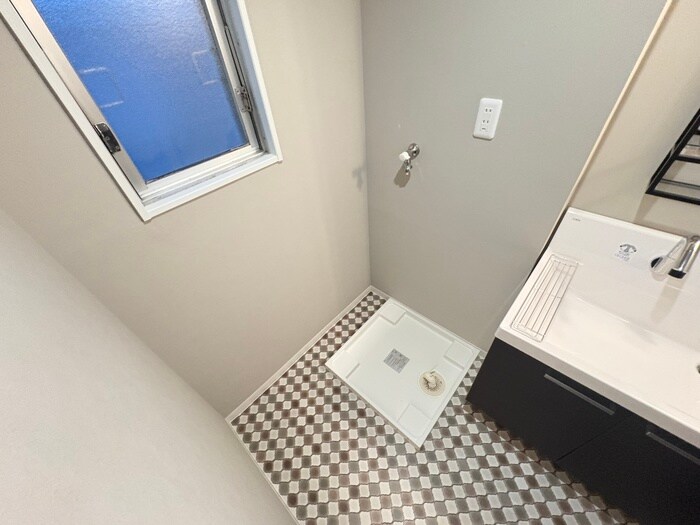 物件内観写真16　(洗濯機置場)