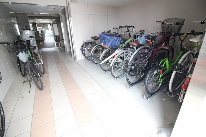 物件外観写真3　(駐輪場)