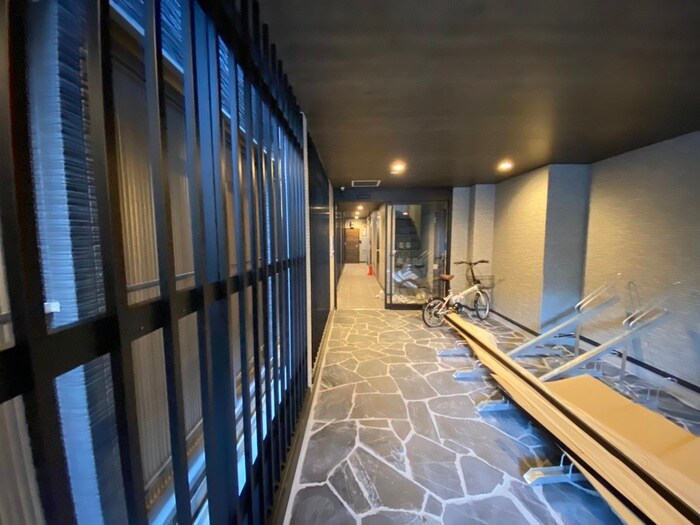 物件外観写真5　(エントランス部分)