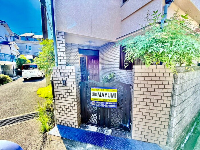 物件外観写真3　(エントランス部分)