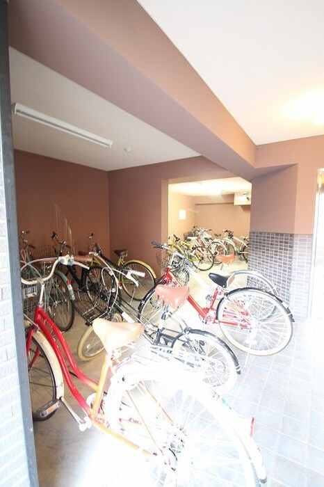 物件外観写真5　(駐輪場)